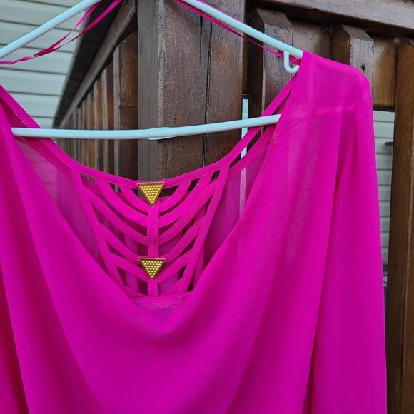 Gorgeous fuschia blouse with back detailing. - Picture 5 of 10